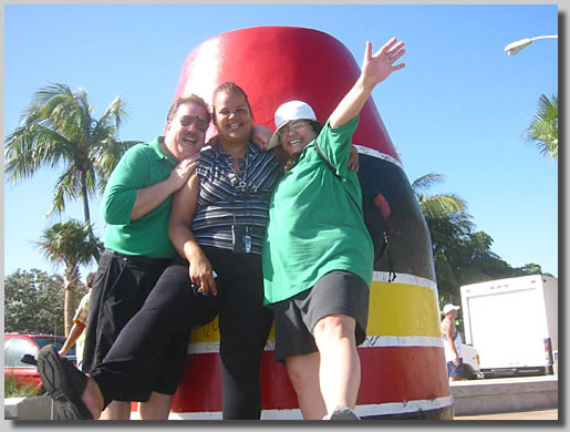 Key West - Gush, La Queena and Rooty Jr. at the southernmost point in the U.S.