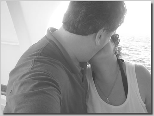 Rooty Jr. and Gush kissing at the big porthole window on deck 5