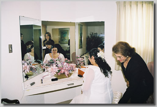 Rooty Jr., Lindy Wellborn (in mirror) and Rooty's mom Fortuna Antebi in Rooty Jr.'s dressing room.